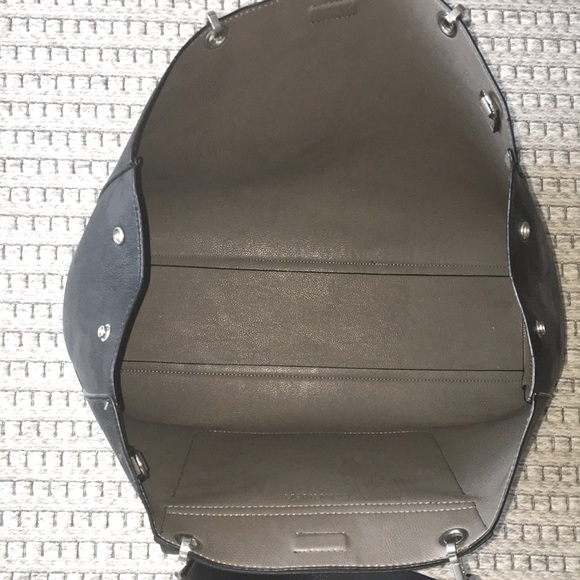 Reversible Calvin Klein Tote - Picture 6 of 8